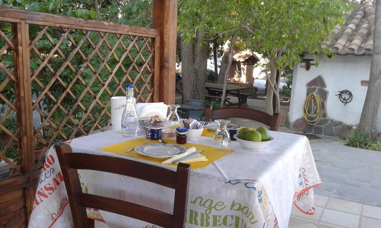 B&B Il Girasole SantʼAnna Arresi Exterior foto